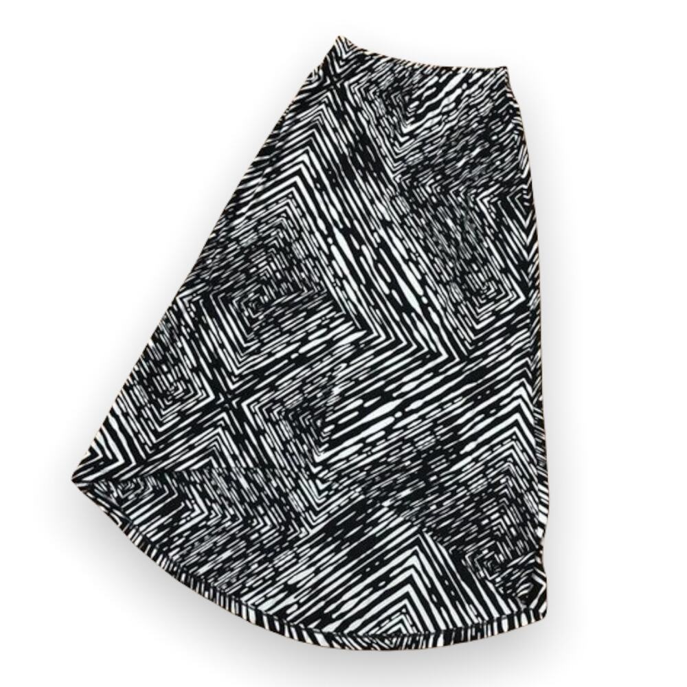 Chico's Travelers Skirt‎ Size 0 S 4 Zebra Sharkbite Stretchy Knit Black White